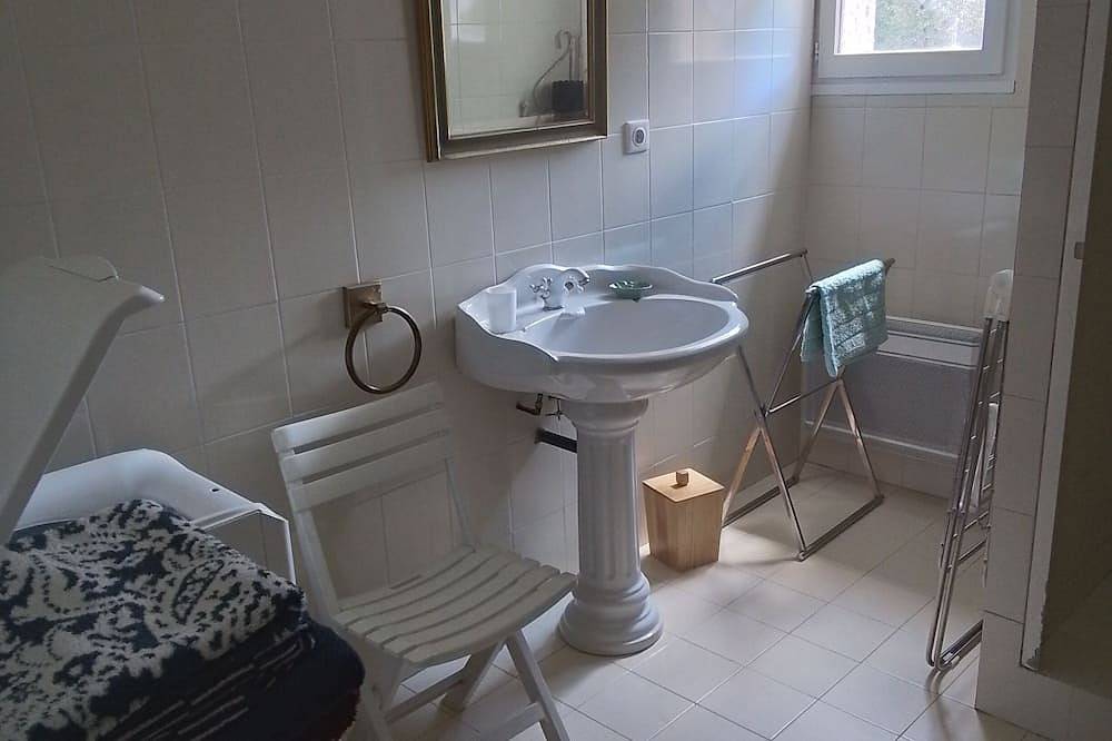 Casa con jardín, a 1 km del mar. in Sisco, Región de Bastia