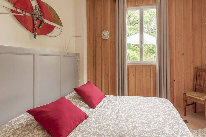 Location de vacances pour 6 personnes, avec terrasse ainsi que piscine et jardin dans Cuzy - 4