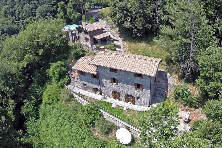 Tagoli: A Peaceful Tuscan Escape with Pool & Breathtaking Views in Fabbriche di Vallico, Fabbriche di Vergemoli