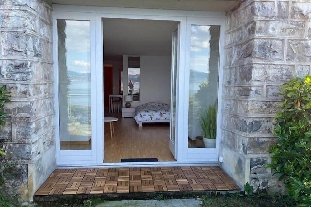 Apartamento entero, The studio is ideally located on the shores of Lake Geneva, in Saint-Gingolph. A unique location, wi in Saint-Gingolph, Lago Lemán