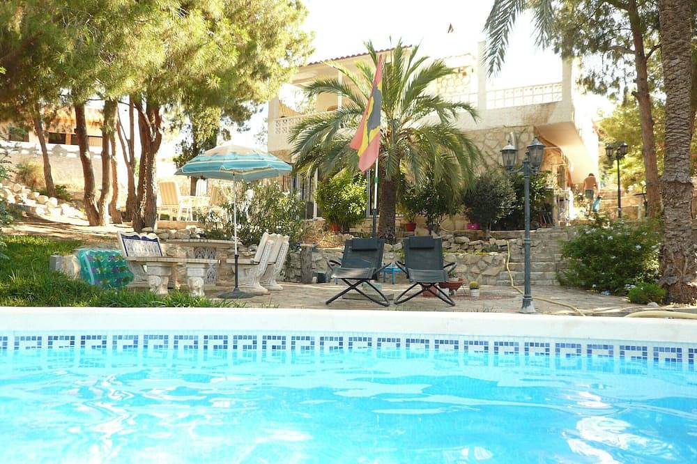 Spacious residential landscape, garden with pool, 8 minutes to the beach.  in Coveta Fuma, El Campello