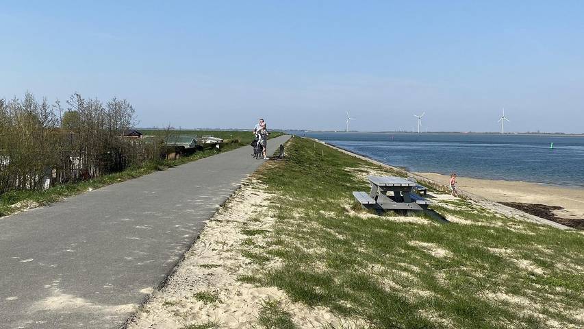 Chalet für 6 Personen, mit Balkon/Terrasse und Terrasse sowie Garten in Zeeland - 4