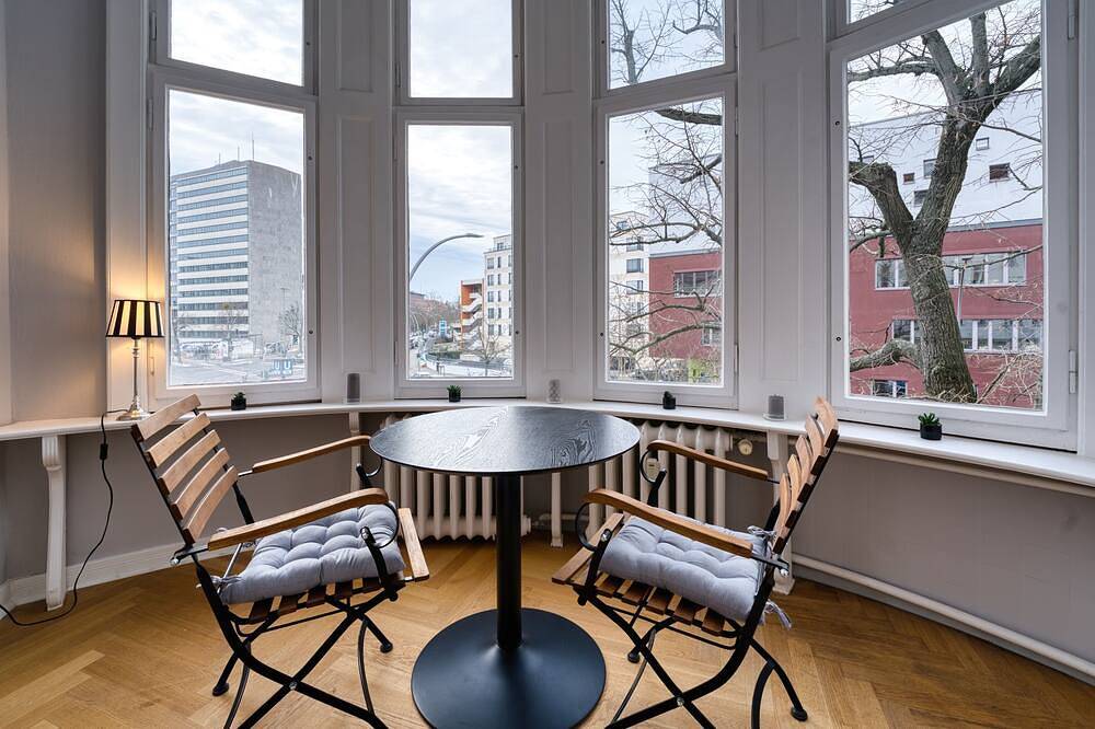 Ganze Wohnung, Family-Friendly 2Br Apartment, Bright Winter Garden, 70m to Metro, Sleeps 6 in Berlin Innenstadt, Berlin