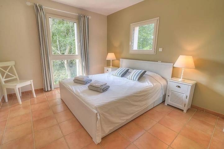 Location de vacances pour 14 personnes, avec jacuzzi ainsi que jardin et terrasse à Uzès - 4