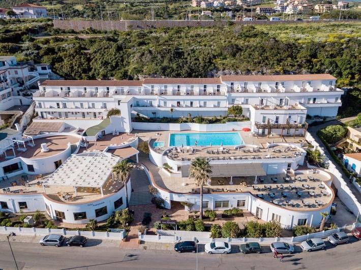 Hôtel pour 2 personnes, avec terrasse ainsi que bassin pour enfant et piscine, animaux acceptés