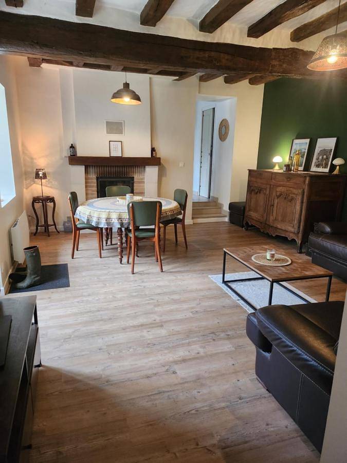 Location de vacances pour 6 personnes, avec Terrasse et Jardin à Restigné