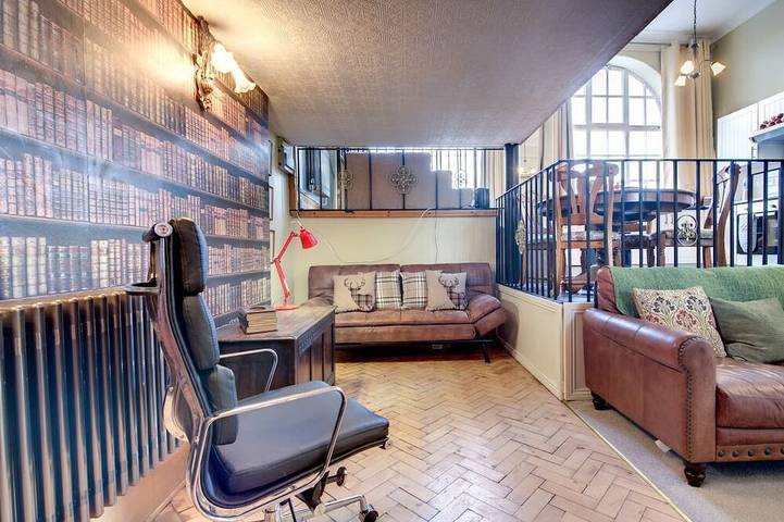 Entire apartment, Carnegie Library Bronte Apartment in South Yorkshire