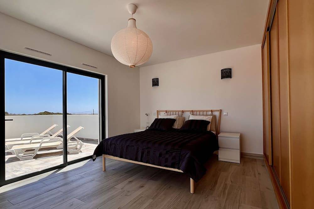 New modern villa w/pool — 5 min from the beach! in Raposeira, Vila do Bispo e Raposeira