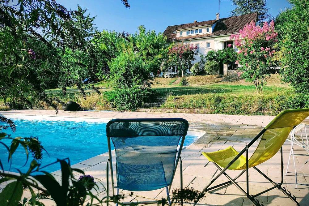 Die großen, komfortablen Haus auf einem schönen Grundstück, einen außergewöhnlichen Blick in Puybrun, Lot