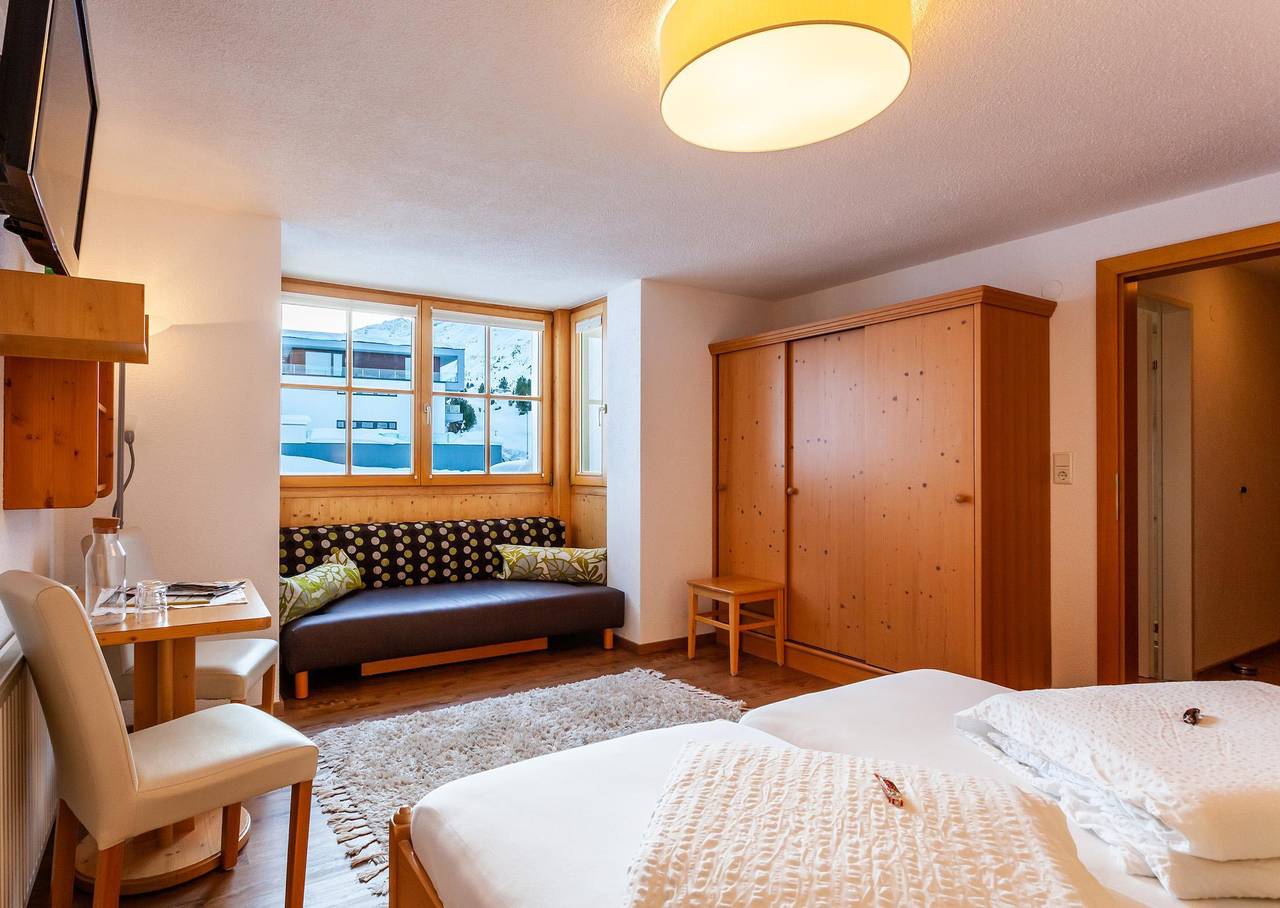 Ganze Ferienwohnung, Komfortdoppelzimmer "Typ 1" in Obergurgl, Ötztaler Alpen