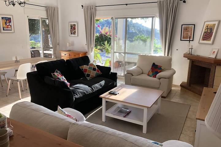 Belle villa située dans une charmante vallée, près de Competa, Nerja et de la mer. in Cómpeta, Cordillera Penibética