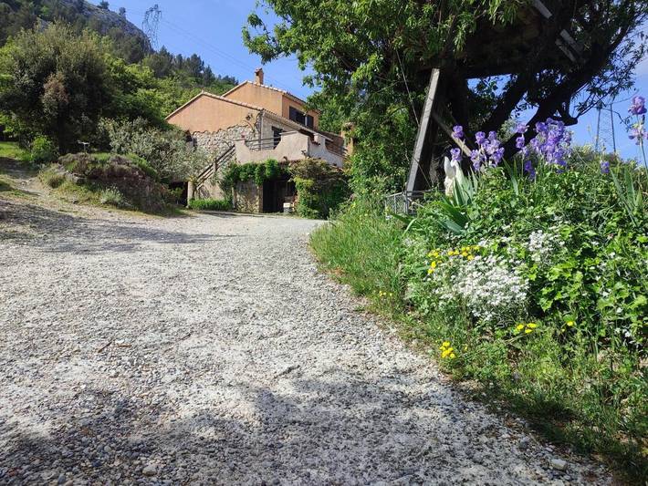 Location de vacances pour 10 personnes, avec piscine ainsi que jardin et vue à Simiane-Collongue - 2