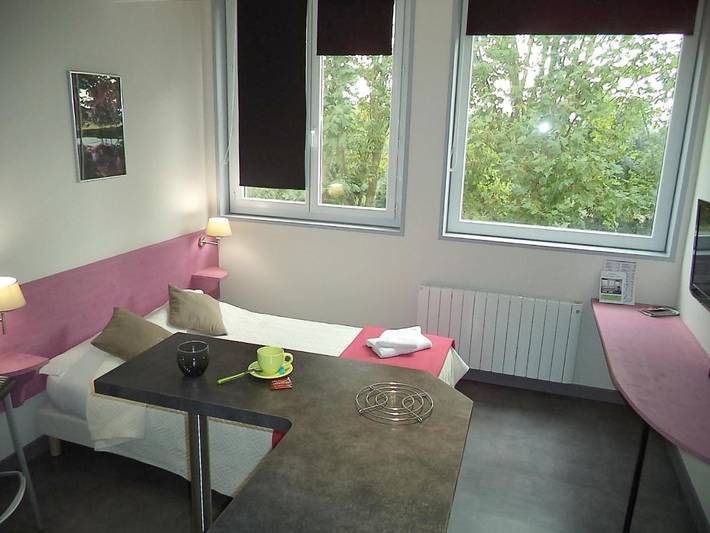 Location de vacances pour 3 personnes, avec vue et jardin à Bessines (Deux-Sèvres) - 3