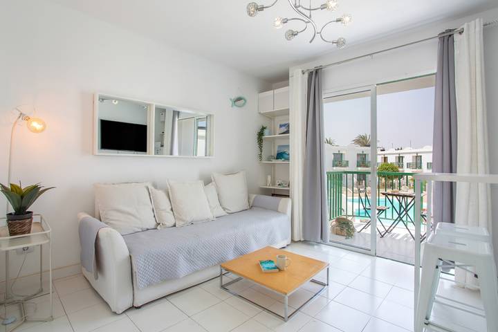 Entire apartment, San Valentin Noa’s Double Pool View – Modern Apartment Near Beach in Corralejo, La Oliva