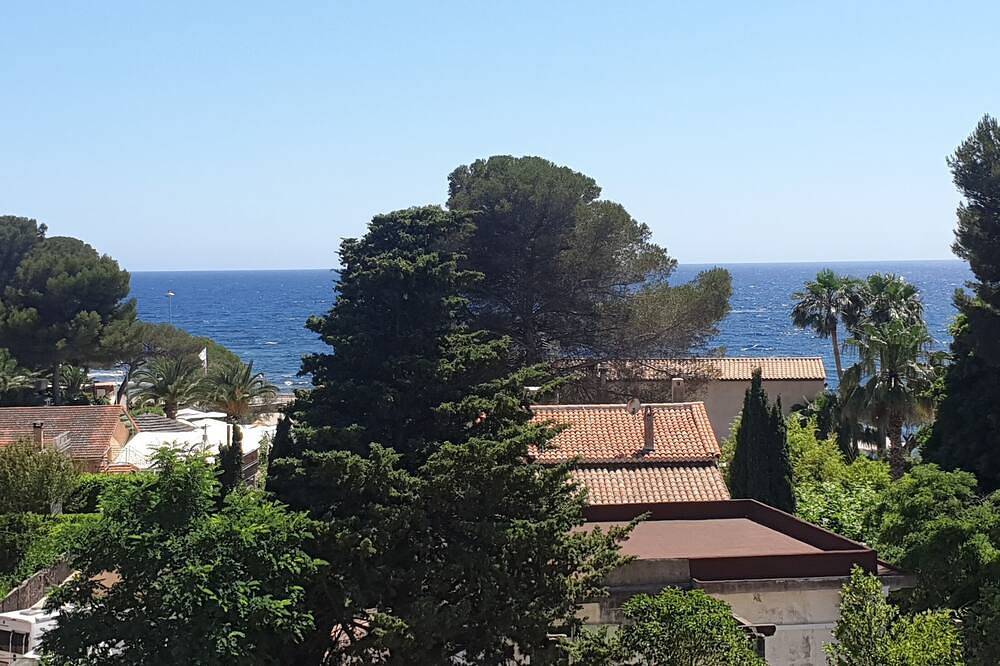 Appartement entier, Cosy duplex avec vue mer in Boulouris, Côte méditerranéenne (France)