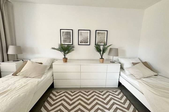 Ganze Wohnung, Apartment in Kremmen for 9 Guests| Free Wifi & Parking in Kremmen, Ruppiner Seenland