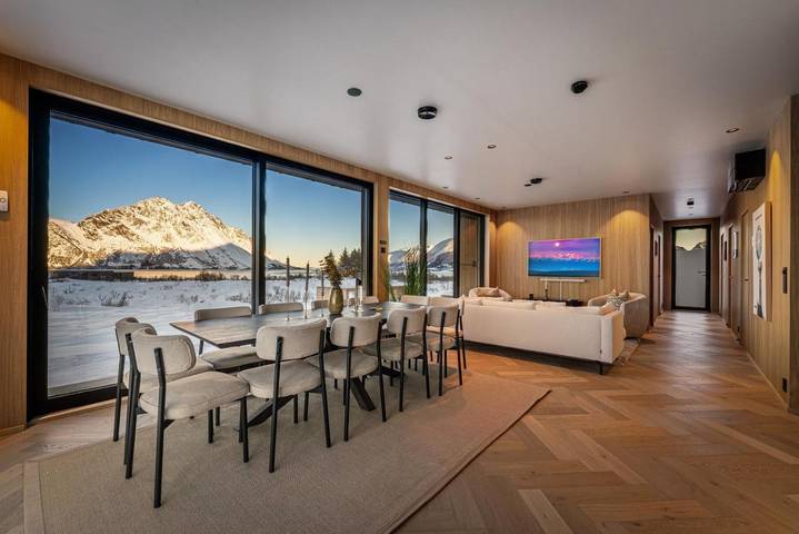 Ferienhaus für 12 Personen, mit Sauna und Whirlpool sowie Balkon auf den Lofoten