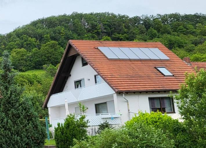 Ferienwohnung für 5 Personen, mit Balkon und Terrasse sowie Garten und Ausblick