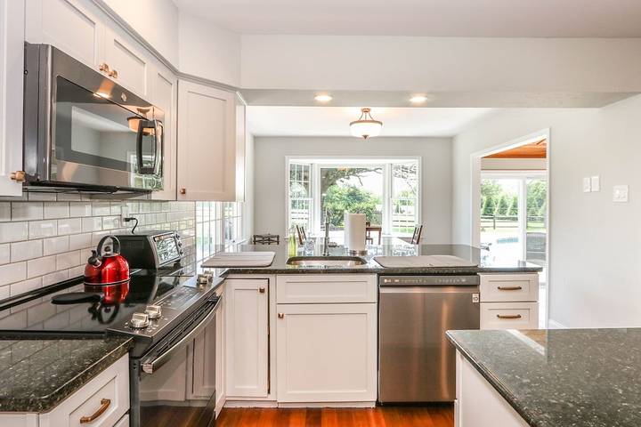 Vacation rental for 22 people, with yard in Bucks County