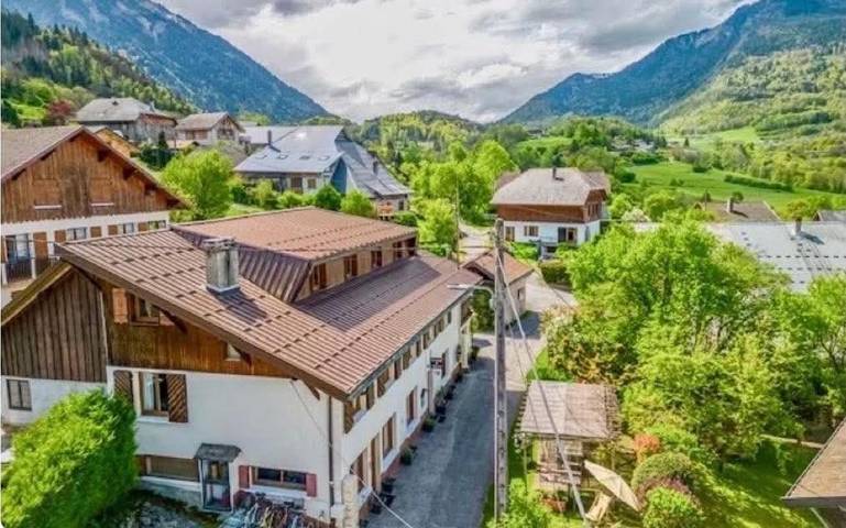 Location de vacances pour 4 personnes, avec vue ainsi que jardin et terrasse à Faverges - 2