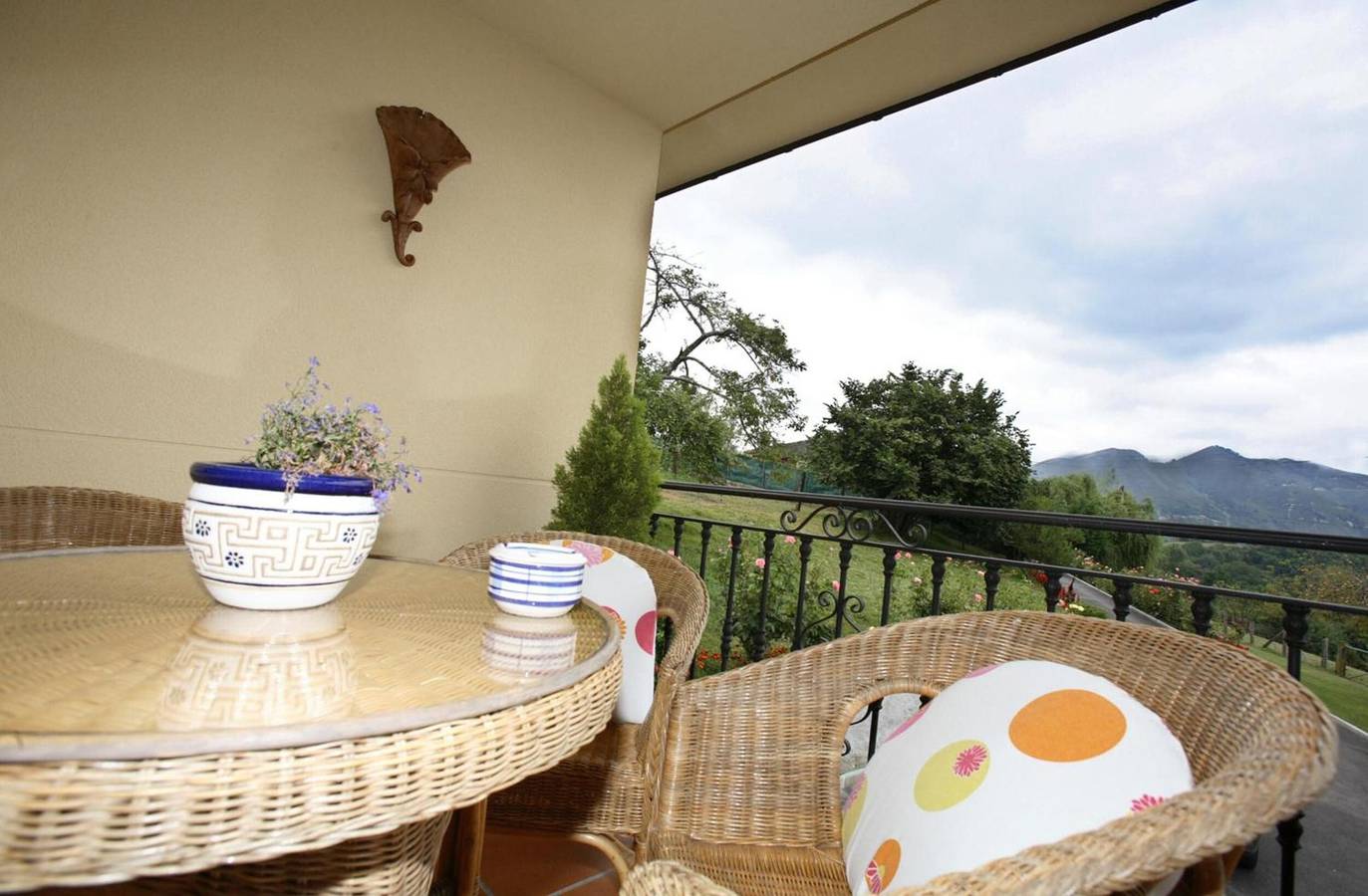 Ferienhaus 'Supereda' mit Bergblick, privater Terrasse und Wi-Fi in Parres, Provincia de Asturias