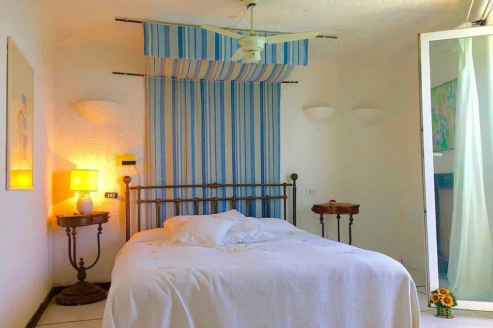 Mare degli Angeli, Splendid Mediterranean Seaside Villa, Gardens, Pool, Almost Heaven in Ansedonia, Orbetello