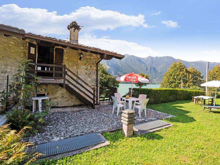 Agriturismo voor 2 personen, with Balkon/Terras and Terras as well as Tuin aan de Noord-Italiaanse meren