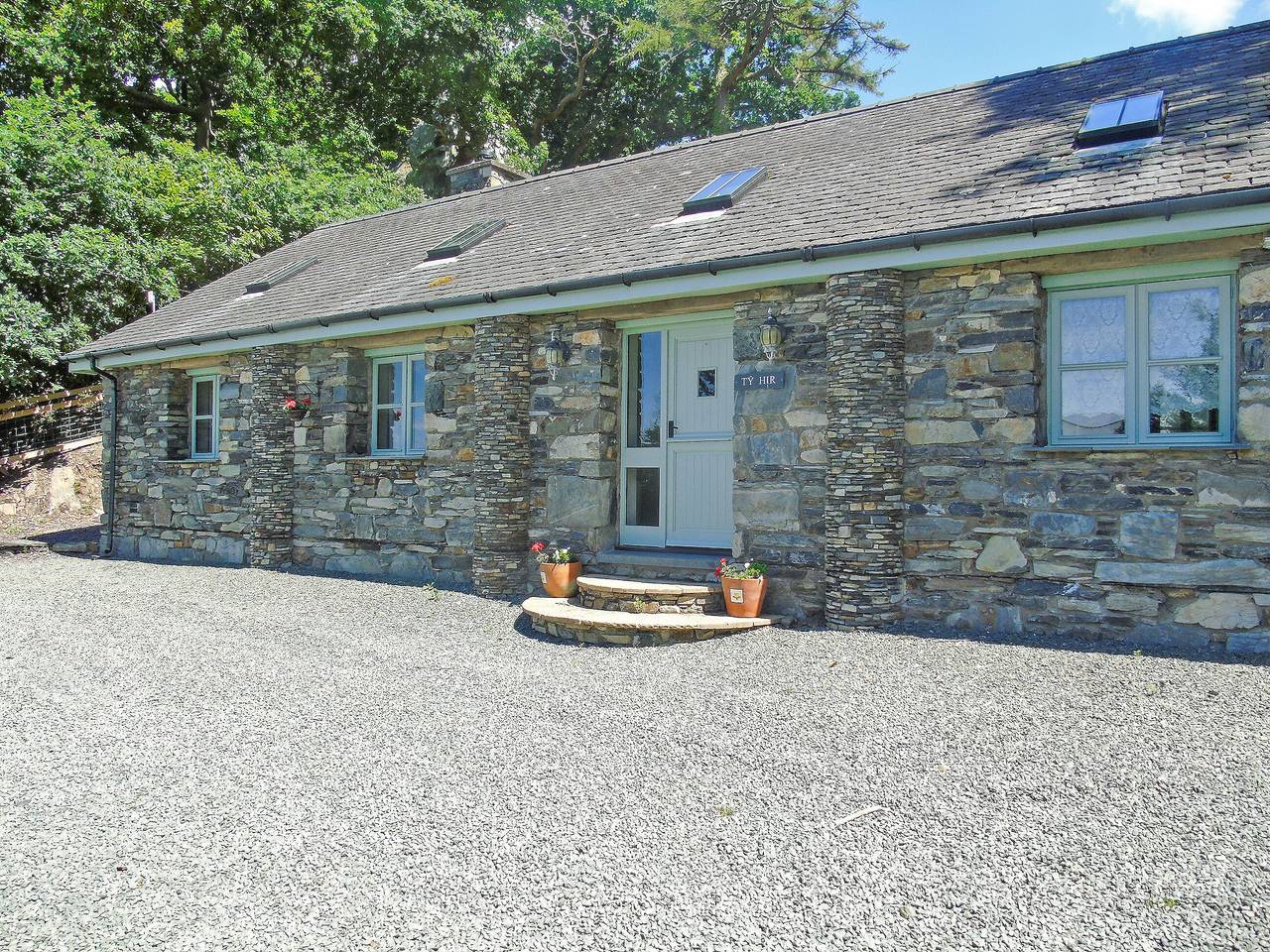 Ty Hir Bwlch Gwyn Farm Equestrian Centre in Fairbourne, Snowdonia