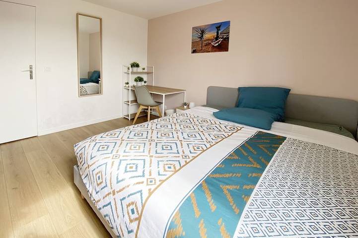 Appartement entier, A3 - Appart 15 pers • Antony-Orly • Clim Parking in Antony, Hauts-de-Seine