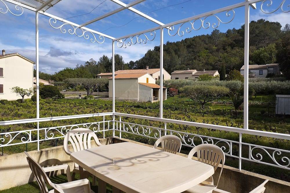 First floor of house for 4 with swimming pool 20 minutes from the sea  in Pierrefeu-du-Var, Toulon regio