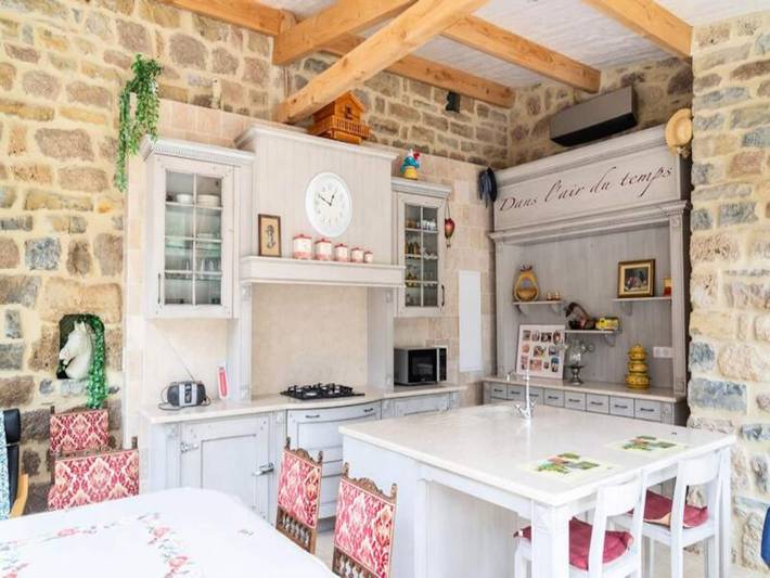 Gîte pour 6 personnes, avec terrasse ainsi que piscine et jardin, animaux acceptés à Saint-Étienne-du-Valdonnez - 3