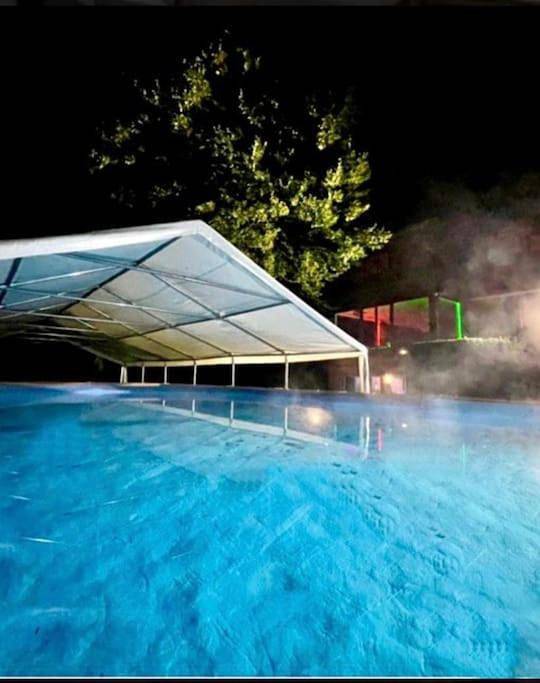 Chalet pour 13 personnes, avec jardin ainsi que jacuzzi et piscine, adapté aux familles dans Seine-et-Marne - 3