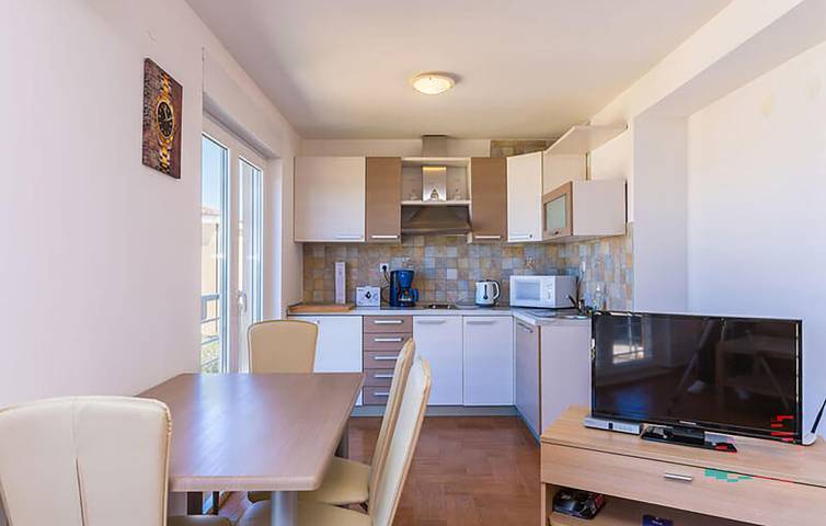 Ganze Ferienwohnung, Apartment mit Panoramablick, WLAN und Parkplatz in der Nähe des Strandes Bijela in Medulin Stadt, Medulin