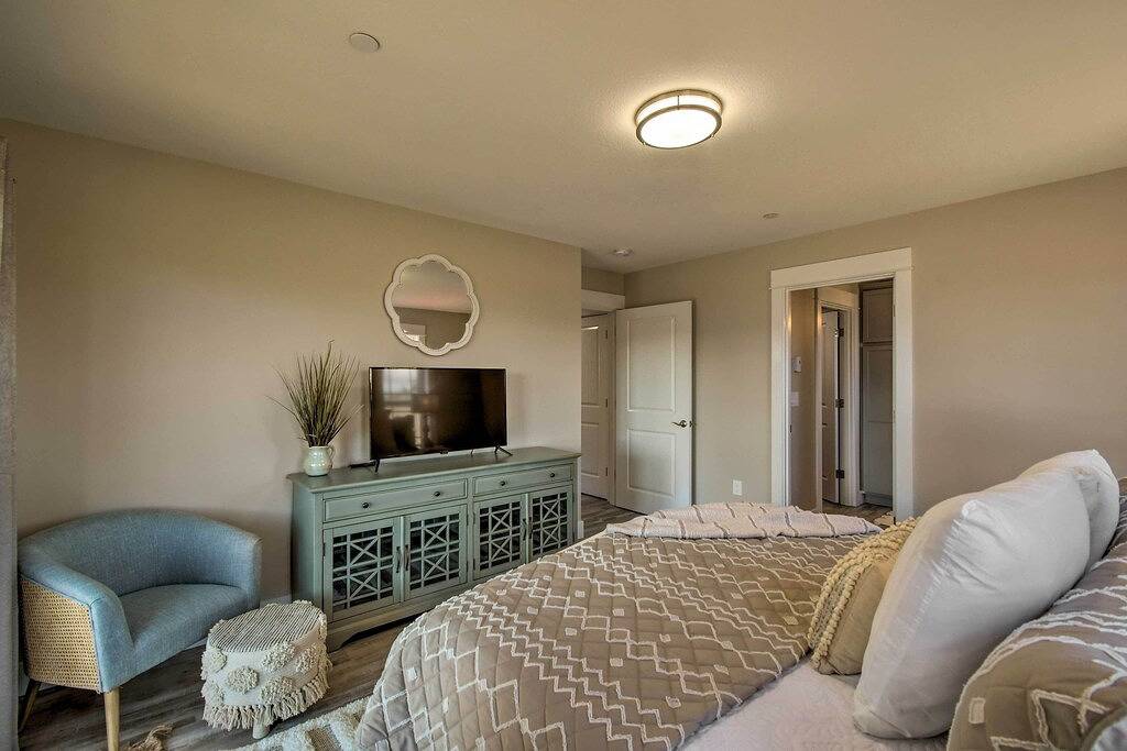 Pet-Friendly Retreat w/ Fenced Yard & Fire Pit in Ocean Shores, Grays Harbor County