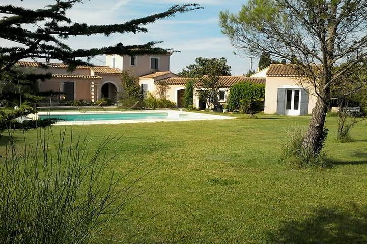 Gîte pour 2 personnes, avec Terrasse ainsi que Jardin et Piscine
