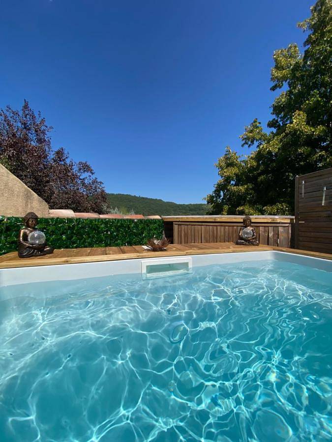 Chambre d’hôte pour 2 personnes, avec Terrasse ainsi que Piscine et Sauna