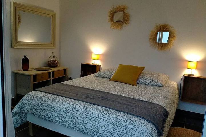 Alojamiento y desayuno para 6 personas, con piscina y jacuzzi - 1