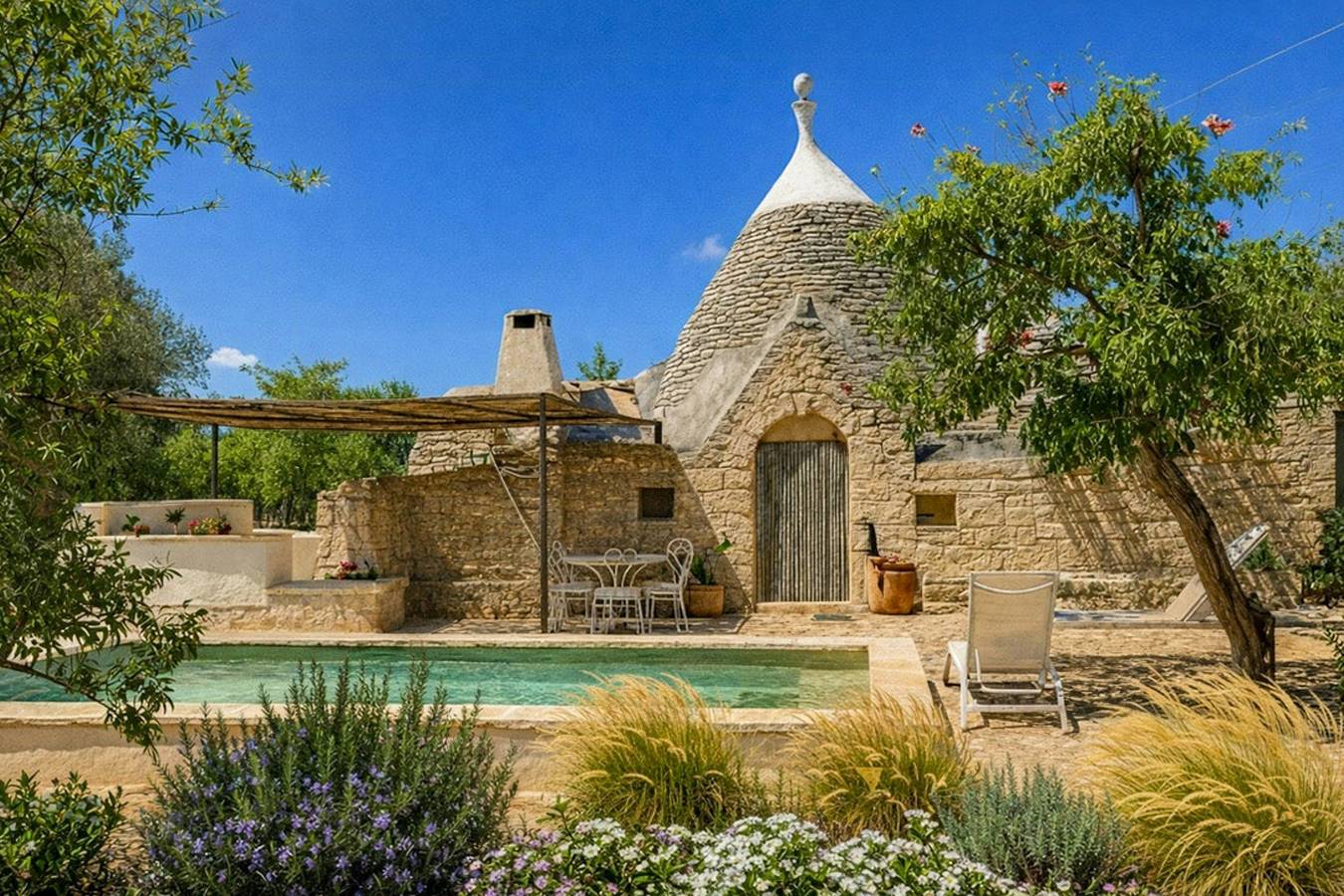Trullo aus dem 17. Jahrhundert mit privatem Pool in Ostuni, Salento
