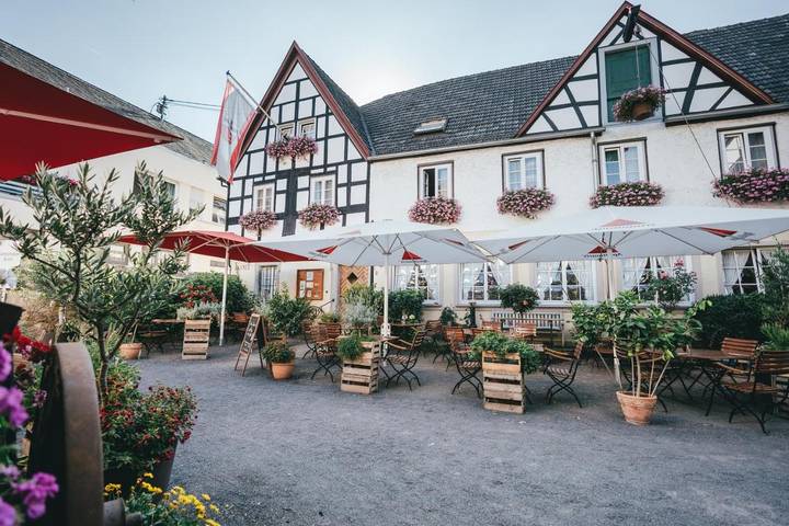 Hotel für 4 Personen, mit Terrasse und Garten sowie Ausblick in Unkel