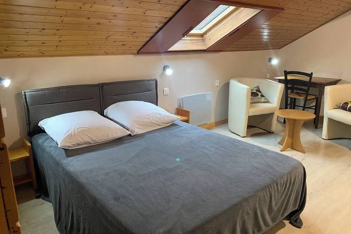 Gîte pour 8 personnes, avec Terrasse et Jardin dans Source du Lison - 3