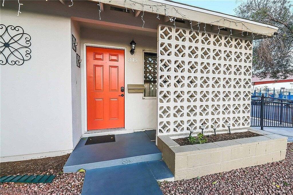 Cozy 3 Br with Pool Table 10 Mins from Downtown in Las Vegas, Nevada