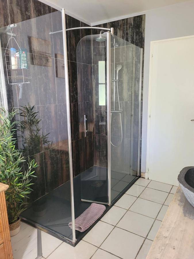 Location de vacances pour 2 personnes, avec vue ainsi que piscine et jardin à Nieul-sur-l'Autise - 4