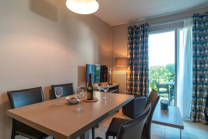 Appartement de vacances pour 4 personnes, avec terrasse ainsi que jardin et piscine - 1