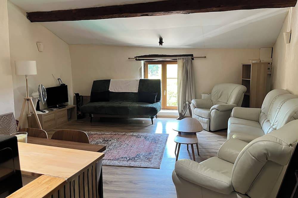 Entire apartment, A Cluny-Style Interlude in Cluny, Mâcon region