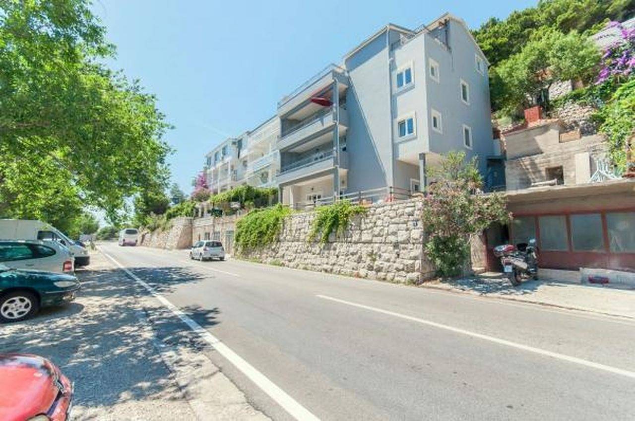 Ganze Wohnung, Ferienwohnung in Duće mit Meerblick, Terrasse, Klimaanlage, W-Lan (5064-1) in Dugi Rat, Split-Dalmatien