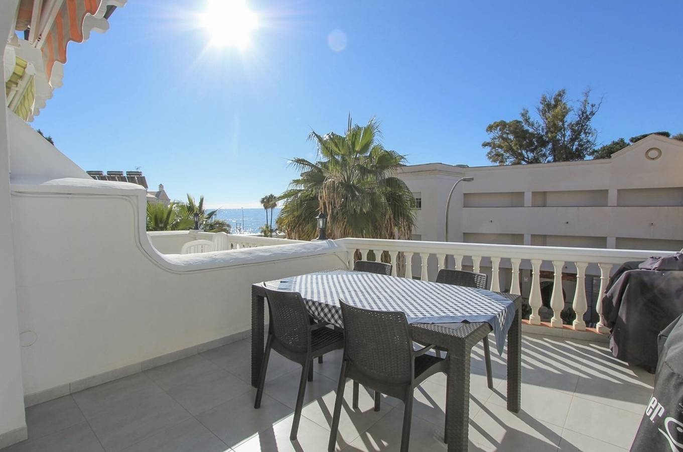 Holiday Home 'Burriana Casa Playa' with Sea Views, Wi-Fi and Air Conditioning in Playa de Burriana, Nerja