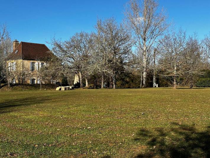 Location de vacances pour 11 personnes, avec vue ainsi que jardin et piscine, adapté aux familles à Fajoles - 3