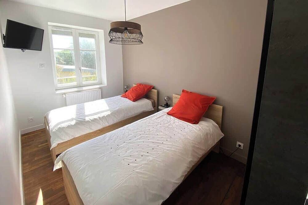 Saint-Pol family house garden equipped for 12 in Saint-Pol-de-Léon, Ceinture Dorée