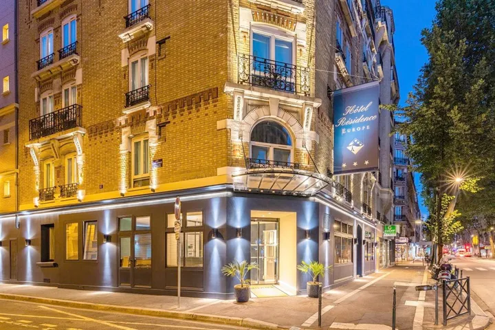 Hotel para 2 personas, con terraza y piscina además de jacuzzi y sauna - 1