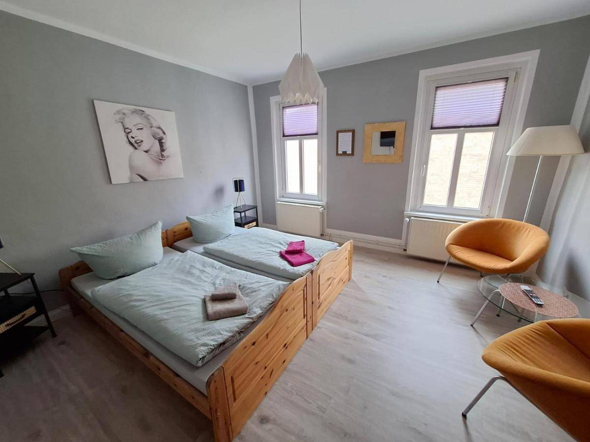 Haltestelle - Private Zimmervermietung Röbel Müritz in Röbel, Müritz